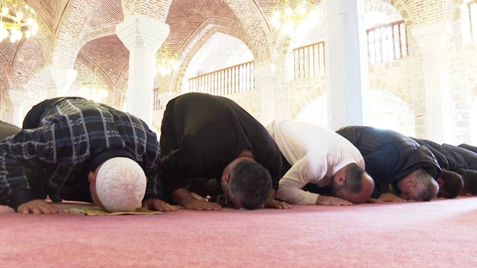 Şuşada bayram namazı qılınıb — FOTOLAR Şuşada bayram namazı qılınıb — FOTOLAR