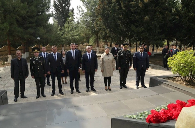 Hacıqabulda soyqırımı qurbanları anılıb — FOTOLAR Hacıqabulda soyqırımı qurbanları anılıb — FOTOLAR