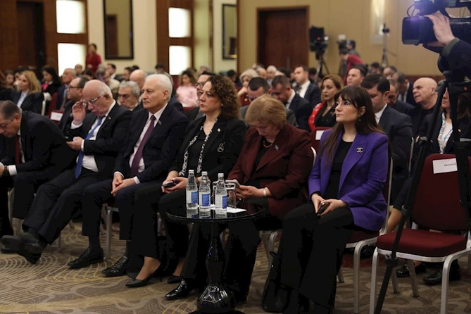“Daha Ədalətli Bir Dünya Mümkündür” adlı panel toplantı keçirilib — FOTOLAR “Daha Ədalətli Bir Dünya Mümkündür” adlı panel toplantı keçirilib — FOTOLAR