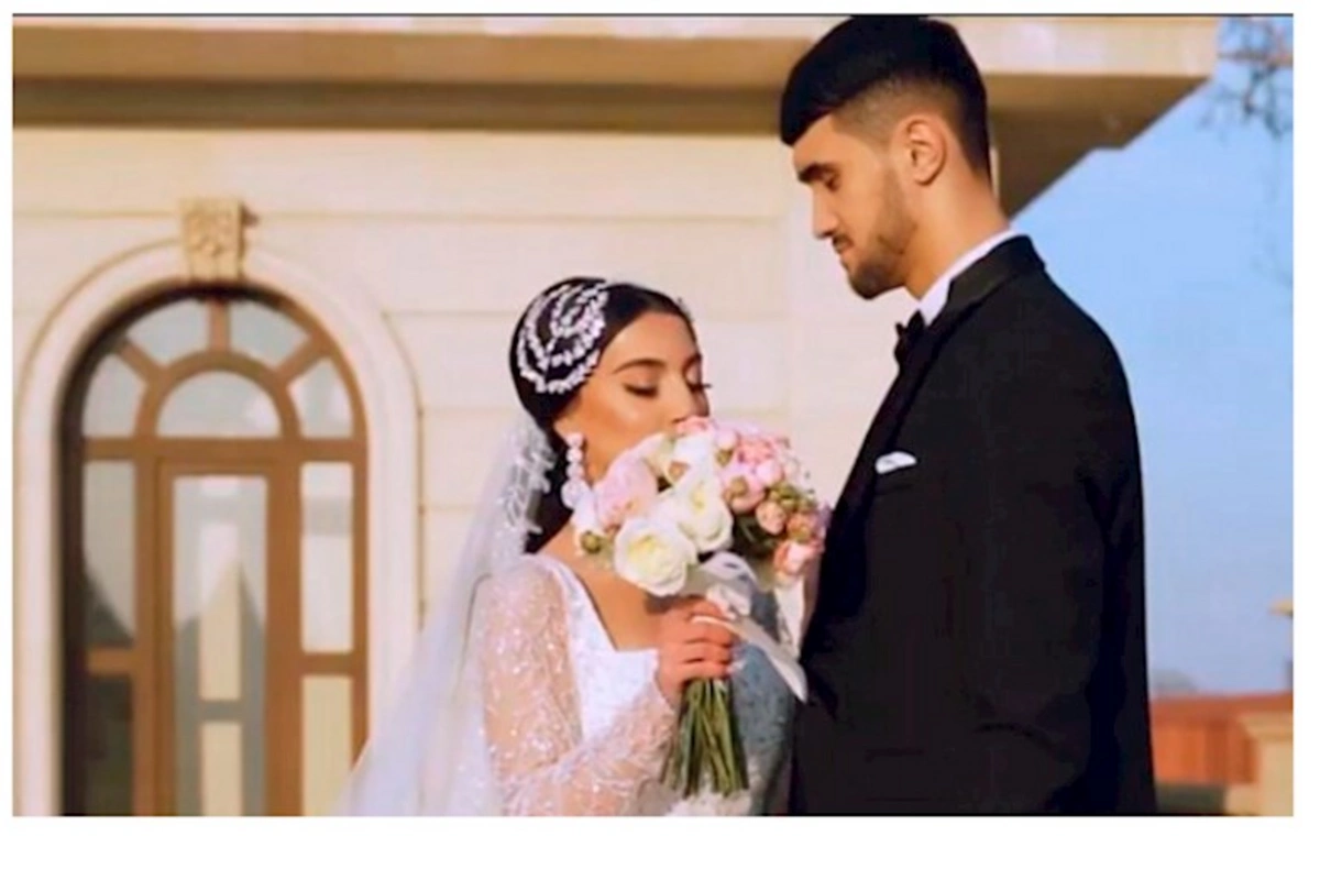 Toral Bayramov xanımına bahalı avtomobil hədiyyə etdi — FOTOLAR