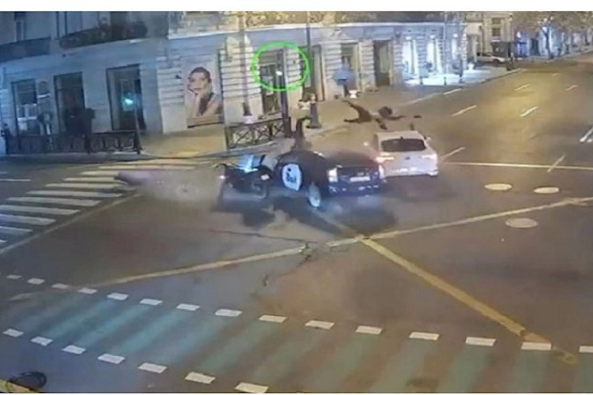 Bakıda motosikletçilərin düşdüyü dəhşətli qəzanın videosu