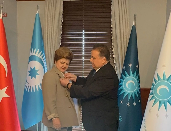 Tənzilə Rüstəmxanlı “Türk dünyasına xidmət” medalı ilə təltif olundu — FOTOLAR
