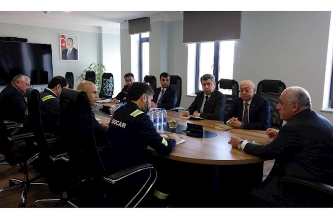 Əli Əsədov Neft Emalı Zavodunda əməliyyat müşavirəsi keçirdi — FOTOLAR