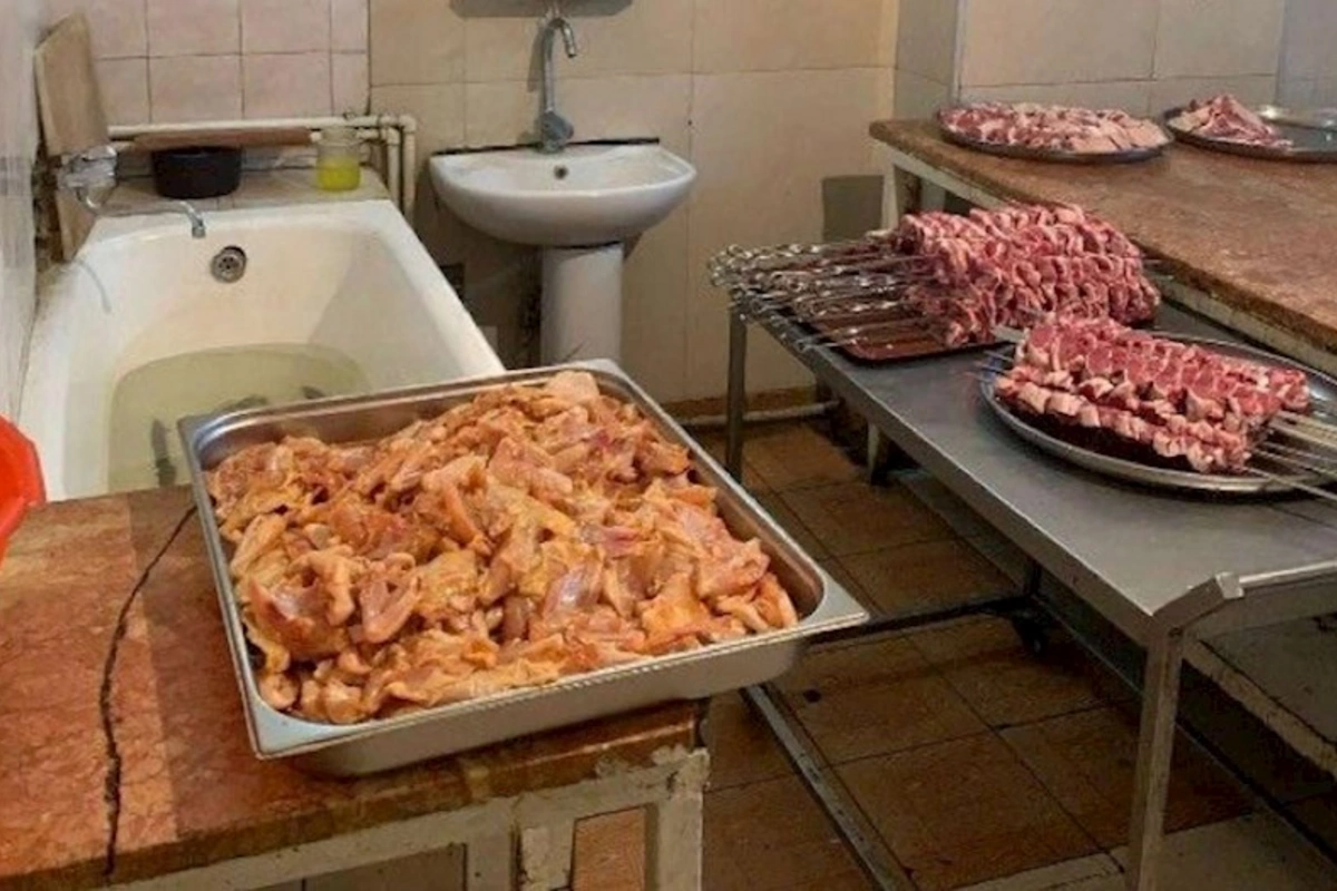 Bakıda bu şadlıq evində mənşəyi məlum olmayan məhsullar aşkarlandı — FOTOLAR