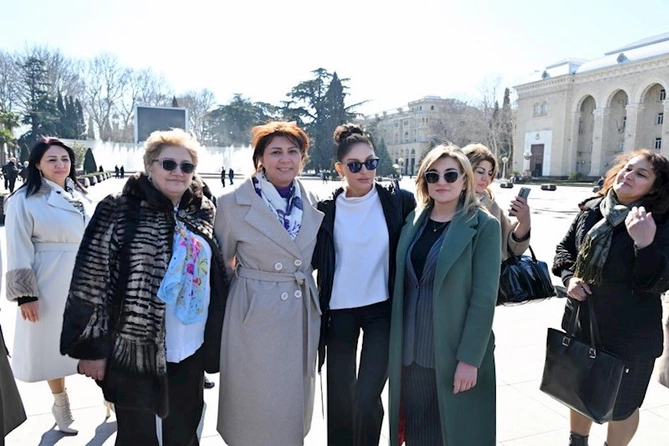 Birinci vitse-prezident Mehriban Əliyeva Gəncə şəhərinə səfər edib — FOTOLAR