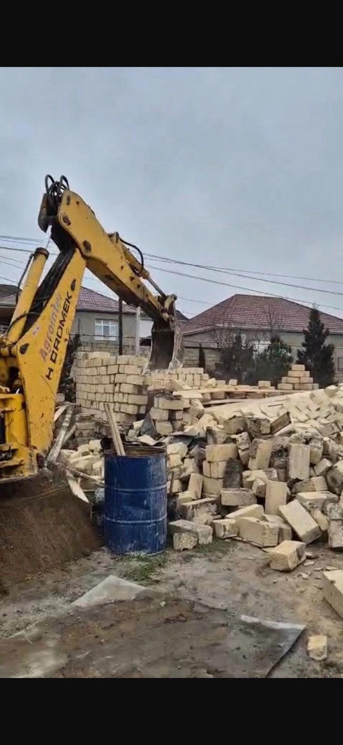 Abşeronda qanunsuz tikililər sökülüb — FOTOLAR