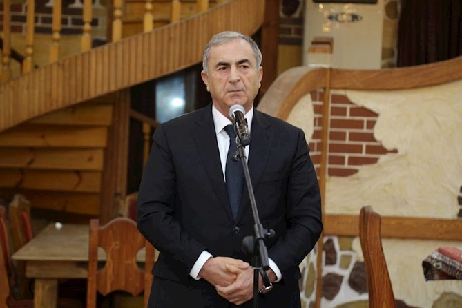 İcra başçısı şəhid anaları və xanımlarını təbrik etdi — FOTOLAR İcra başçısı şəhid anaları və xanımlarını təbrik etdi — FOTOLAR