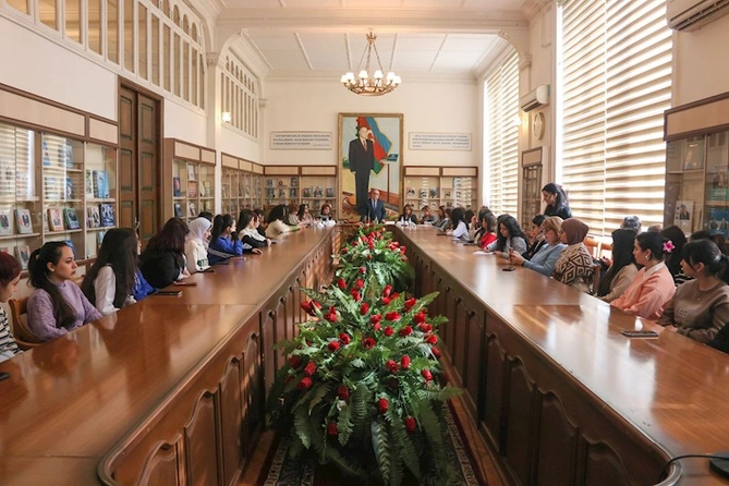 Pedaqoji Universitetdə tələbələrlə sağlam həyat tərzinin təbliği ilə bağlı görüş keçirilib — FOTOLAR