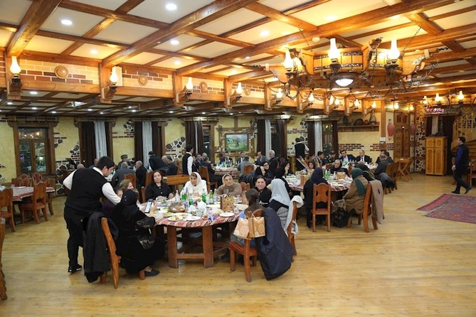 İcra başçısı şəhid anaları və xanımlarını təbrik etdi — FOTOLAR İcra başçısı şəhid anaları və xanımlarını təbrik etdi — FOTOLAR