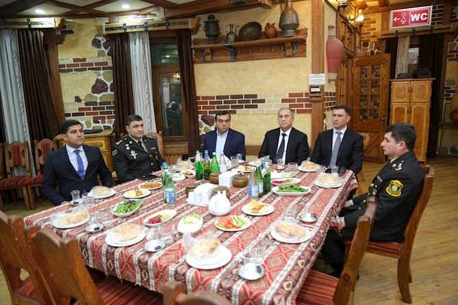 İcra başçısı şəhid anaları və xanımlarını təbrik etdi — FOTOLAR İcra başçısı şəhid anaları və xanımlarını təbrik etdi — FOTOLAR