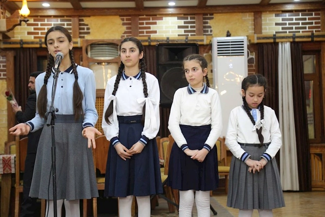 İcra başçısı şəhid anaları və xanımlarını təbrik etdi — FOTOLAR İcra başçısı şəhid anaları və xanımlarını təbrik etdi — FOTOLAR