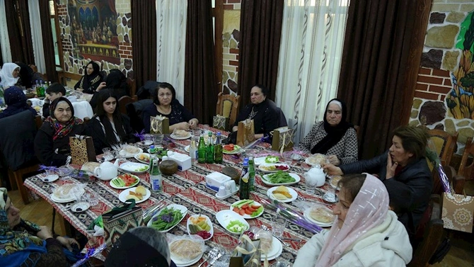 İcra başçısı şəhid anaları və xanımlarını təbrik etdi — FOTOLAR İcra başçısı şəhid anaları və xanımlarını təbrik etdi — FOTOLAR