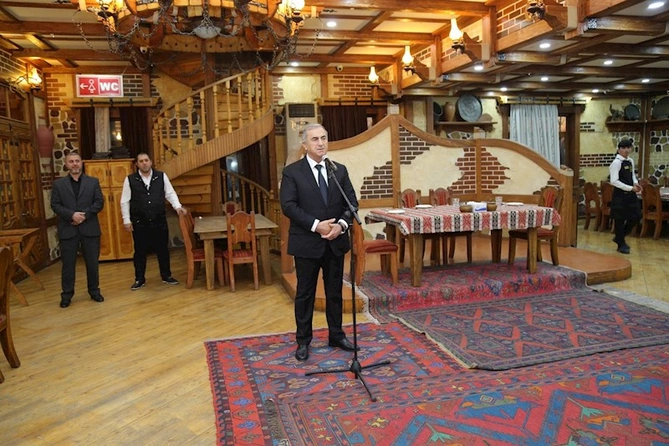 İcra başçısı şəhid anaları və xanımlarını təbrik etdi — FOTOLAR İcra başçısı şəhid anaları və xanımlarını təbrik etdi — FOTOLAR