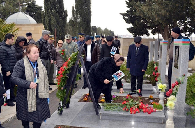 Şəhid hərbi pilot Famil Məmmədlinin xatirəsi yad edildi — FOTOLAR Şəhid hərbi pilot Famil Məmmədlinin xatirəsi yad edildi — FOTOLAR