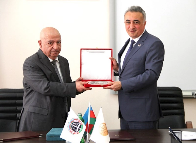 Vəkillər Kollegiyası və Ədliyyə Akademiyası arasında əməkdaşlıq haqqında memorandum imzalandı — FOTOLAR