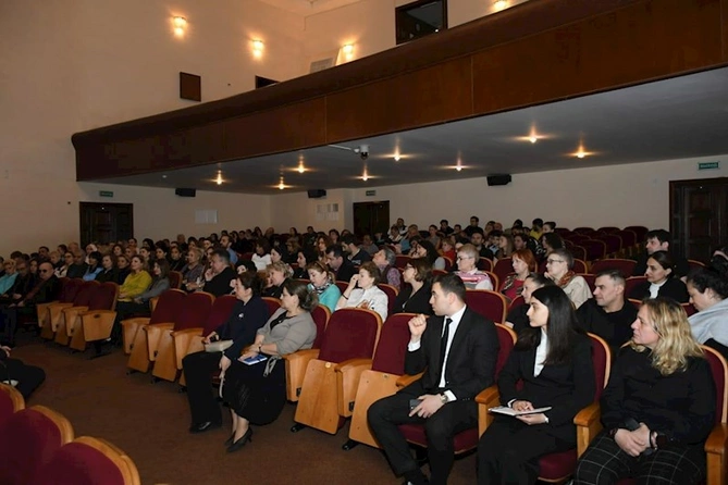 Mədəniyyət naziri Akademik Rus Dram Teatrının kollektivi ilə görüşüb — FOTOLAR Mədəniyyət naziri Akademik Rus Dram Teatrının kollektivi ilə görüşüb — FOTOLAR