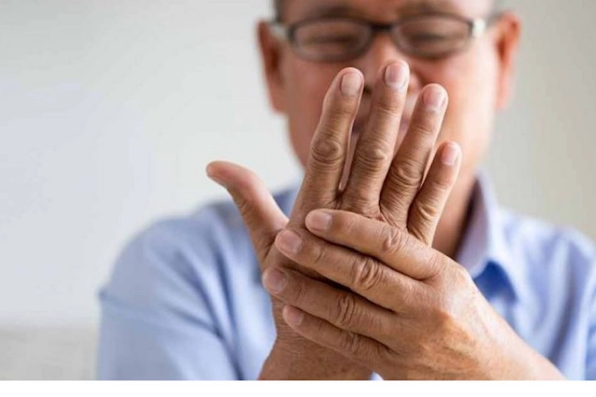 60 yaşdan sonra risk artır: Parkinson xəstəliyinin ilk əlamətlərinə diqqət