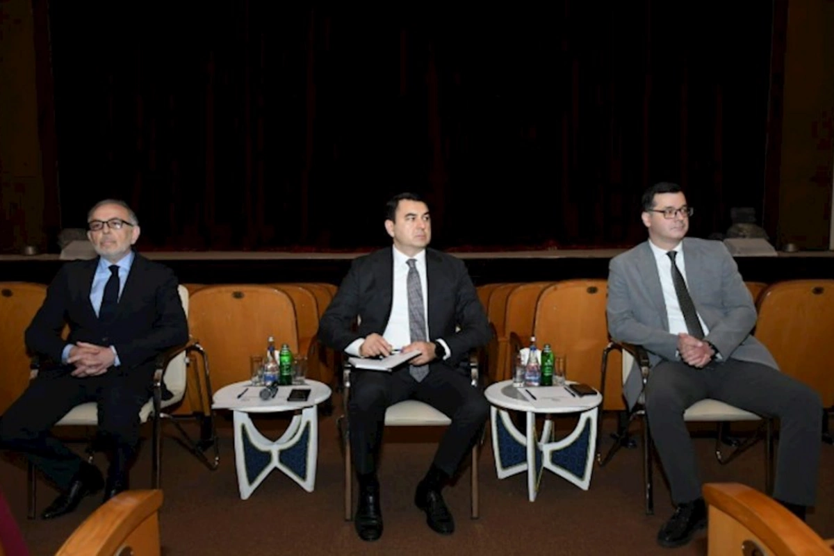 Mədəniyyət naziri Akademik Rus Dram Teatrının kollektivi ilə görüşüb — FOTOLAR