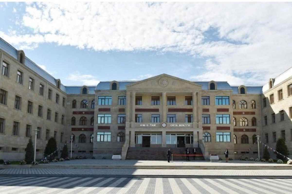 Gəncə məktəbində iki şagirdin müəllimi döyməsinə RƏSMİ REAKSİYA