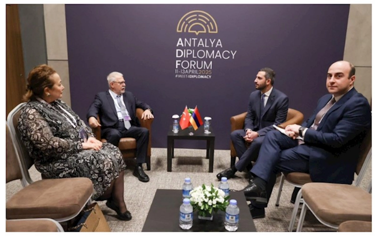 Türkiyə və Ermənistan nümayəndələri Antalyada münasibətlərin normallaşmasını müzakirə ediblər