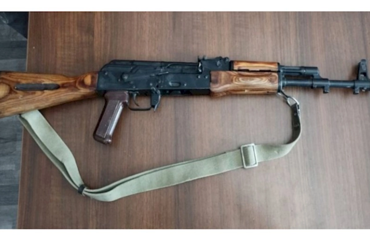 Şirvanda şəhər sakini avtomatı təhvil verdi