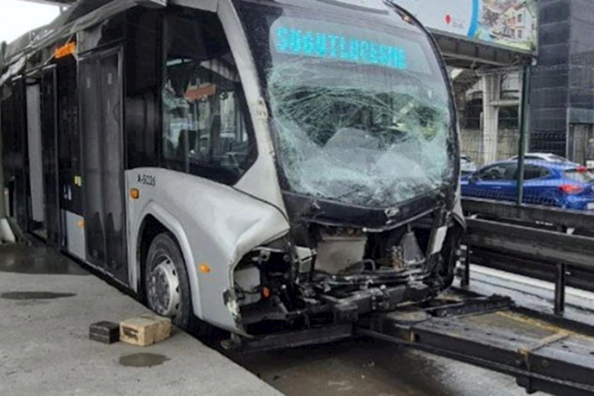 Türkiyədə metrobuslar toqquşdu — Xeyli sayda yaralı var