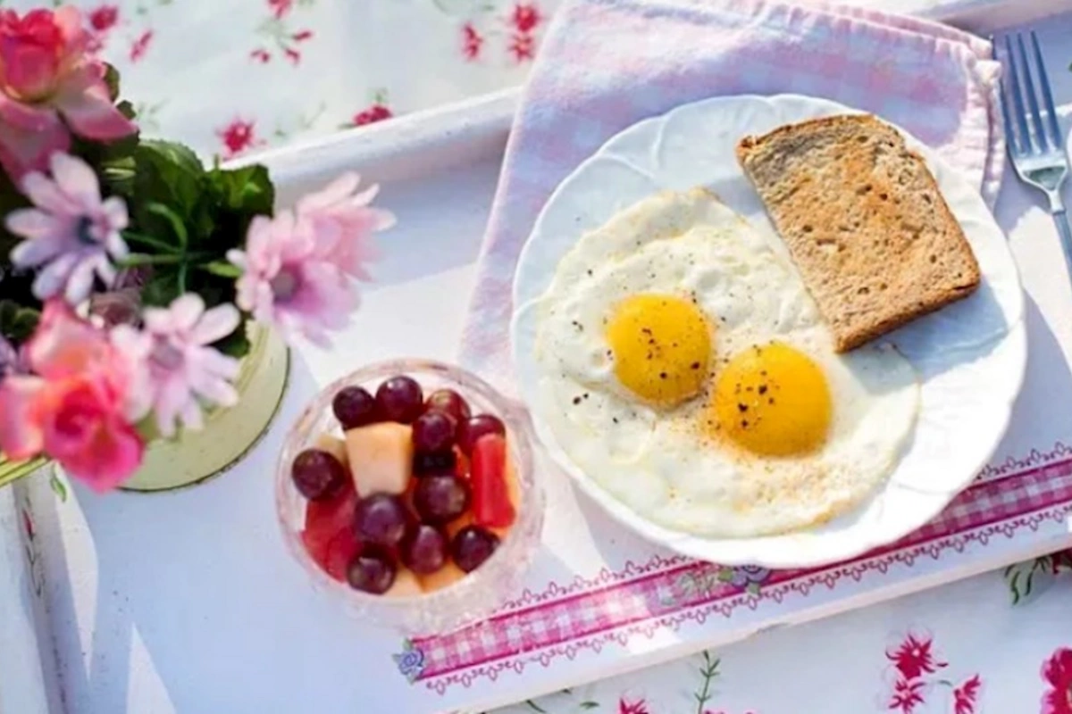 Niyə yumurta ilə qəhvə yaxud çay içmək olmaz?