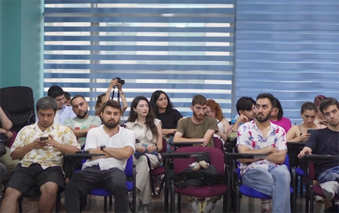 Siyasiləşmiş feminizm, “Nowar”-çuluq və LGBTQ haqqında — FOTOLAR