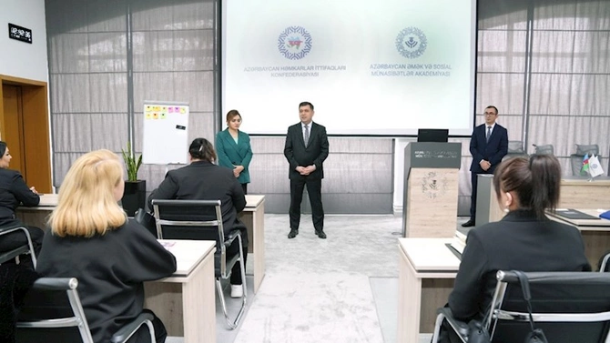 Azərbaycan Həmkarlar İttifaqları Konfederasiyasının Əmək və Sosial Münasibətlər Akademiyasında təlim keçirilib — FOTOLAR Azərbaycan Həmkarlar İttifaqları Konfederasiyasının Əmək və Sosial Münasibətlər Akademiyasında təlim keçirilib — FOTOLAR