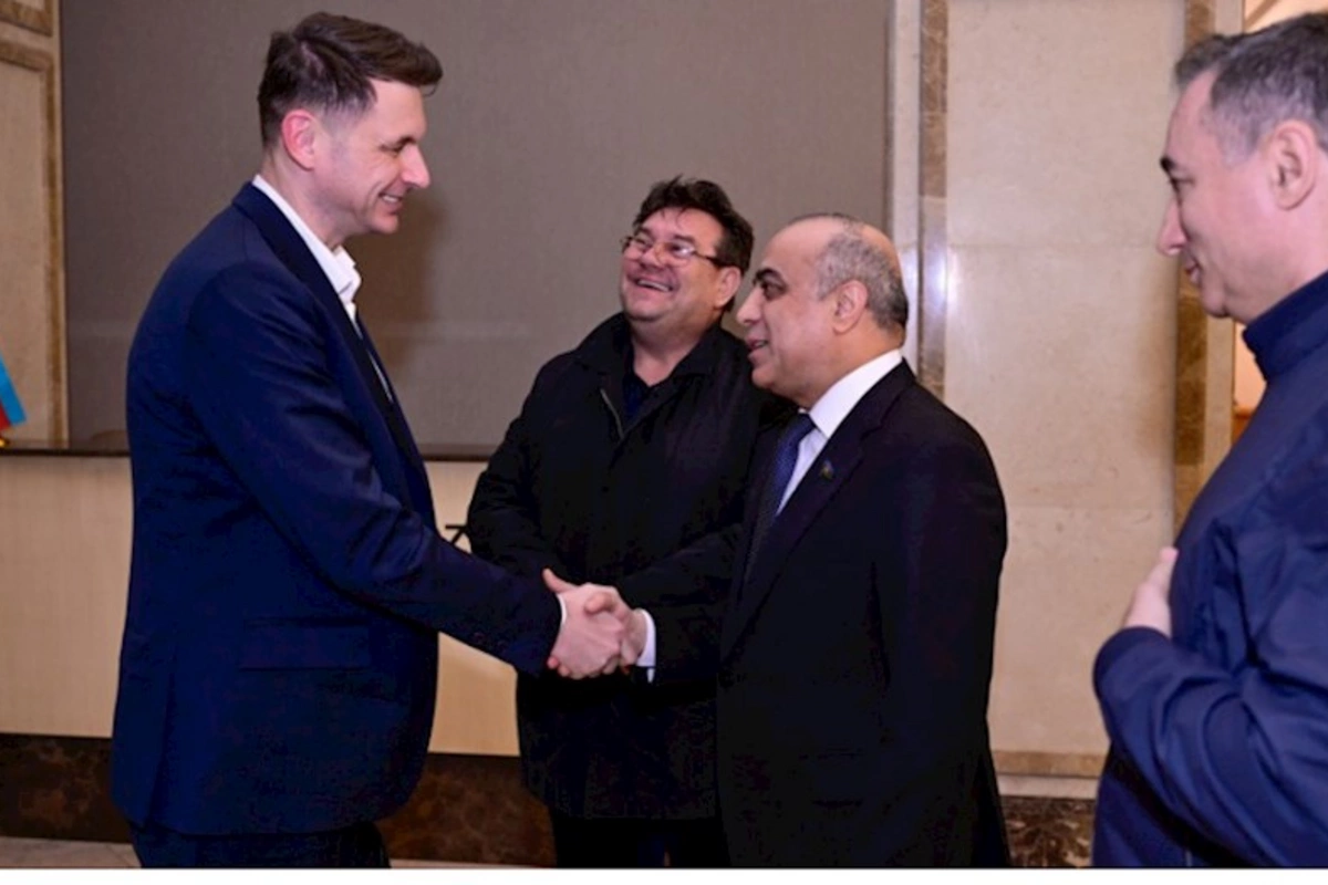 Rumıniya Senatının Sədri Azərbaycandadır