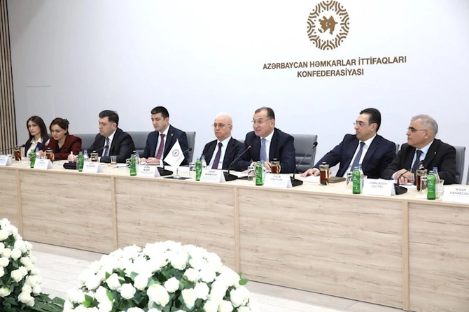 BƏT-in Baş direktoru Azərbaycan Həmkarlar İttifaqları Konfederasiyasında olub — FOTOLAR BƏT-in Baş direktoru Azərbaycan Həmkarlar İttifaqları Konfederasiyasında olub — FOTOLAR