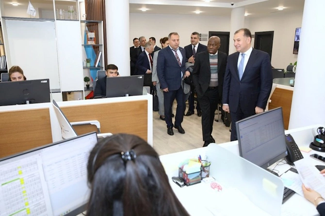 BƏT-in Baş direktoru Azərbaycan Həmkarlar İttifaqları Konfederasiyasında olub — FOTOLAR BƏT-in Baş direktoru Azərbaycan Həmkarlar İttifaqları Konfederasiyasında olub — FOTOLAR