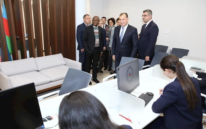 BƏT-in Baş direktoru Azərbaycan Həmkarlar İttifaqları Konfederasiyasında olub — FOTOLAR BƏT-in Baş direktoru Azərbaycan Həmkarlar İttifaqları Konfederasiyasında olub — FOTOLAR