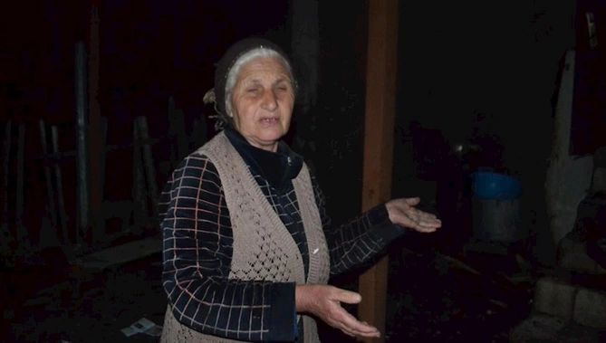 Maşındakı yanğın evi külə döndərdi — FOTOLAR Maşındakı yanğın evi külə döndərdi — FOTOLAR