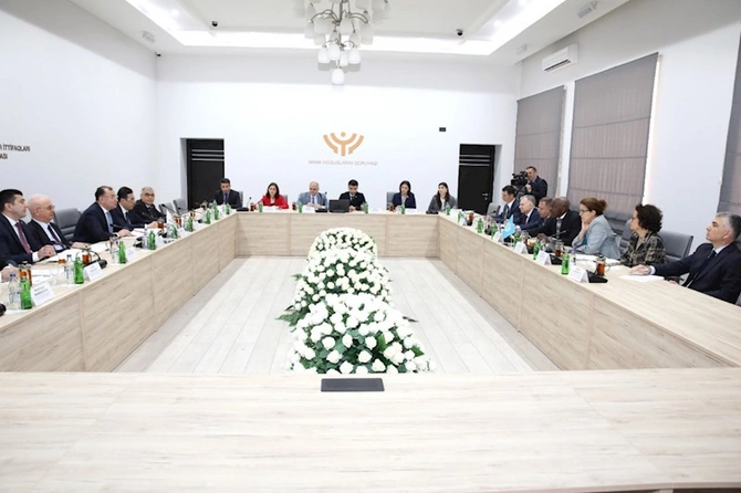 BƏT-in Baş direktoru Azərbaycan Həmkarlar İttifaqları Konfederasiyasında olub — FOTOLAR BƏT-in Baş direktoru Azərbaycan Həmkarlar İttifaqları Konfederasiyasında olub — FOTOLAR