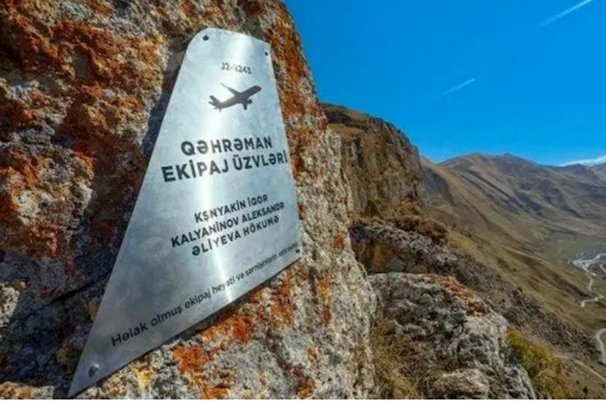 AZAL təyyarəsində həlak olanların xatirəsi əbədiləşdirildi