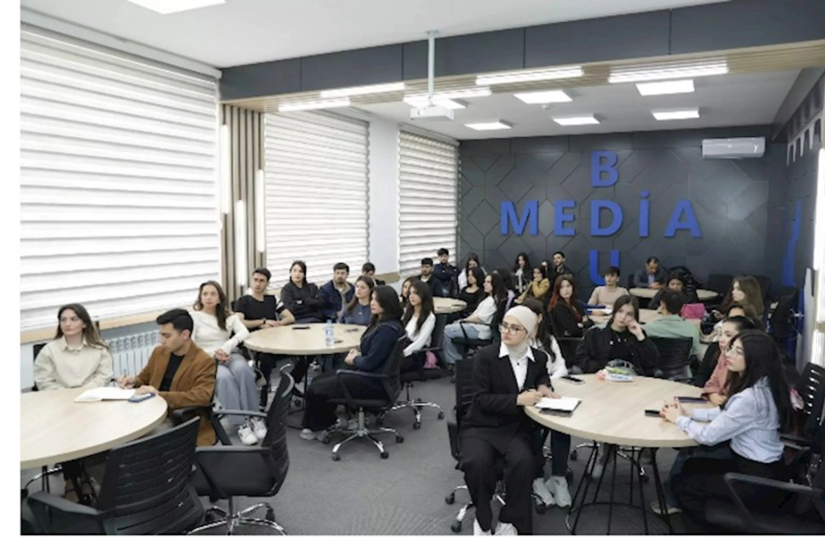 Bakı Dövlət Universitetinin “Jurnalistika” fakültəsində təhsil alan tələbələr üçün master-klas təşkil edilib — FOTOLAR