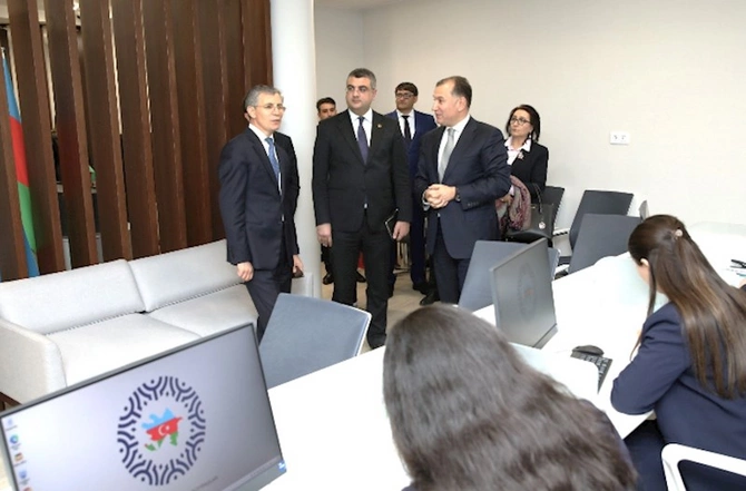 AHİK ilə Sosial Tədqiqatlar Mərkəzi arasında Memorandum imzalandı — FOTOLAR AHİK ilə Sosial Tədqiqatlar Mərkəzi arasında Memorandum imzalandı — FOTOLAR