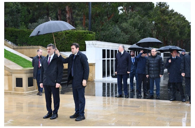 Mixeil Kavelaşvili Şəhidlər xiyabanını ziyarət etdi — FOTOLAR