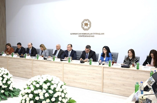 AHİK ilə Sosial Tədqiqatlar Mərkəzi arasında Memorandum imzalandı — FOTOLAR AHİK ilə Sosial Tədqiqatlar Mərkəzi arasında Memorandum imzalandı — FOTOLAR