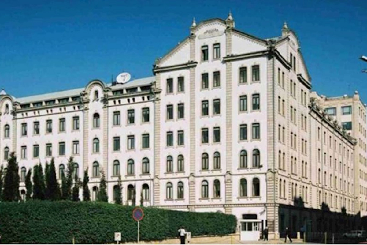 “Landmark” biznes mərkəzi satıldı — İşçilər binaya buraxılmadı