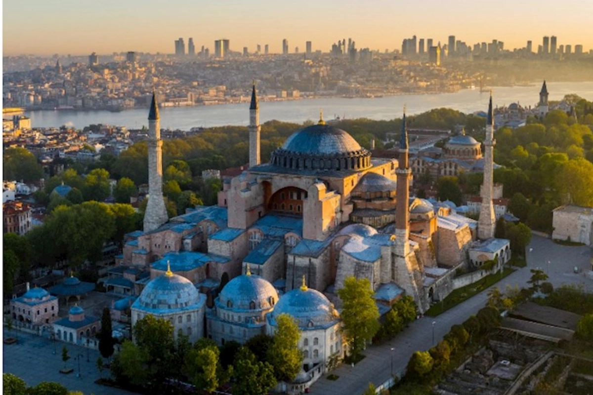 Ayasofya Məscidinin günbəzində əhatəli bərpa işləri başlanılıb — FOTOLAR