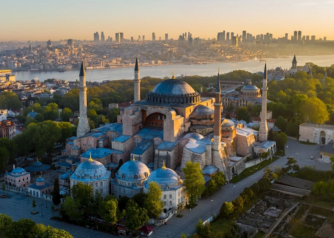Ayasofya Məscidinin günbəzində əhatəli bərpa işləri başlanılıb — FOTOLAR