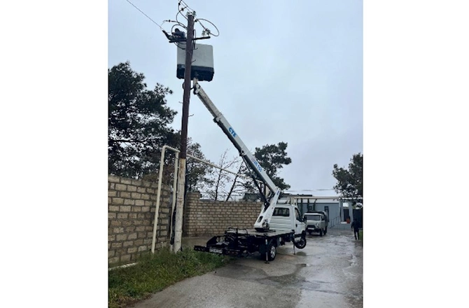 Güclü küləyin yaratdığı qəzalar aradan qaldırılır — Azərişıq (FOTOLAR)