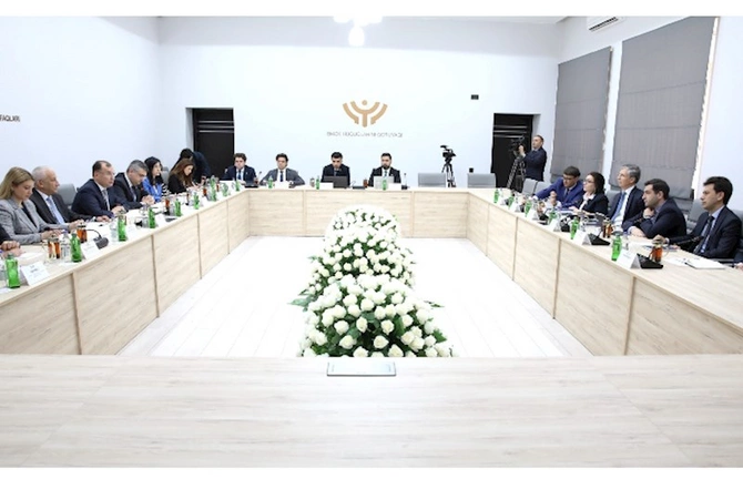 AHİK ilə Sosial Tədqiqatlar Mərkəzi arasında Memorandum imzalandı — FOTOLAR AHİK ilə Sosial Tədqiqatlar Mərkəzi arasında Memorandum imzalandı — FOTOLAR