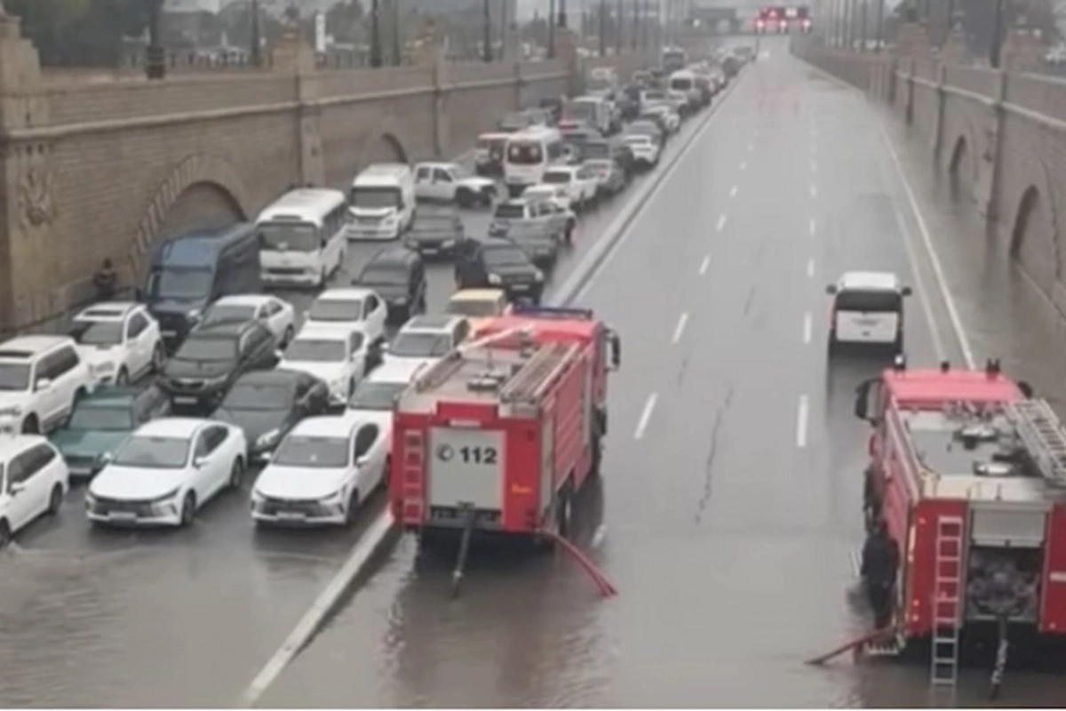 Bağırov körpüsündə hərəkət dayanıb — VİDEO
