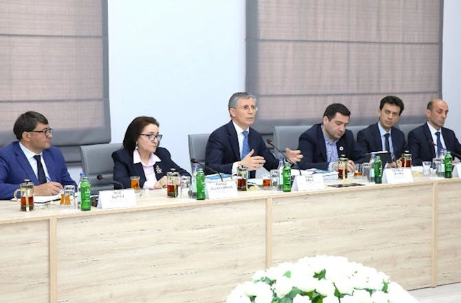 AHİK ilə Sosial Tədqiqatlar Mərkəzi arasında Memorandum imzalandı — FOTOLAR AHİK ilə Sosial Tədqiqatlar Mərkəzi arasında Memorandum imzalandı — FOTOLAR