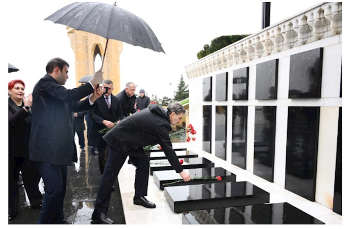 Mixeil Kavelaşvili Şəhidlər xiyabanını ziyarət etdi — FOTOLAR