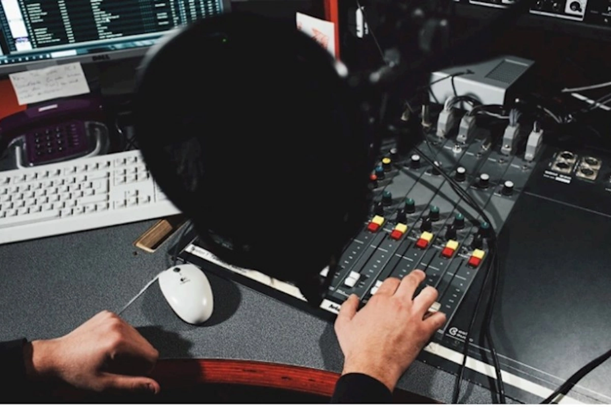 “Azadlıq” radiosu rus dilində yayımı dayandırdı