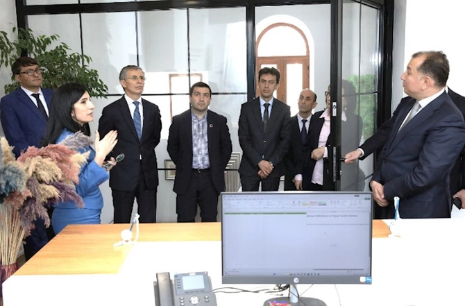AHİK ilə Sosial Tədqiqatlar Mərkəzi arasında Memorandum imzalandı — FOTOLAR AHİK ilə Sosial Tədqiqatlar Mərkəzi arasında Memorandum imzalandı — FOTOLAR